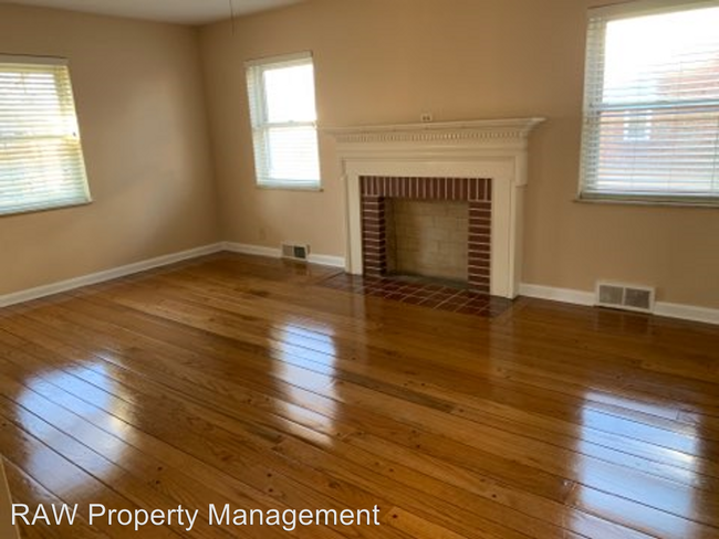 Building Photo - 1124 Covedale Ave