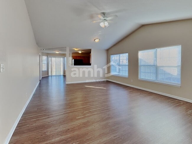 Foto del edificio - 8318 Catchfly Dr