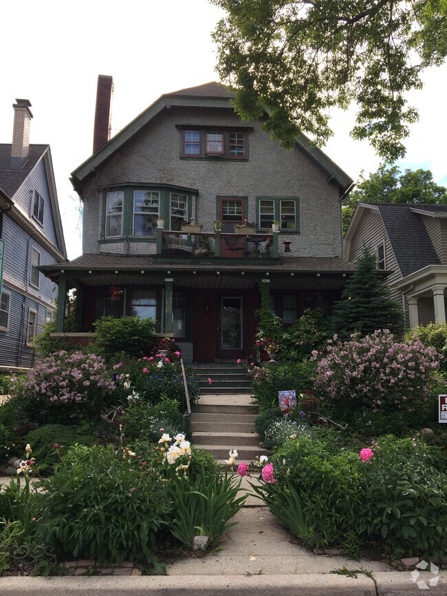 Building Photo - 2861 N Hackett Ave