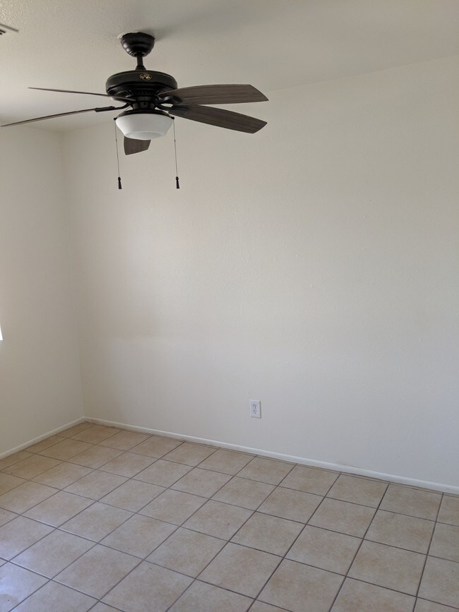 Building Photo - 1551 E Christy Dr