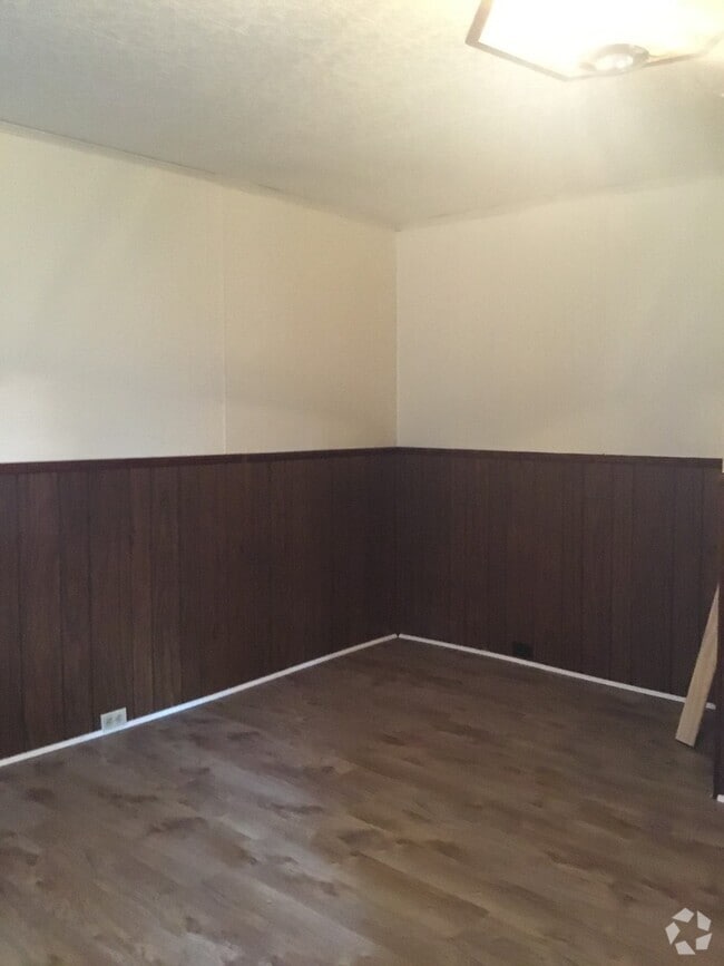 Building Photo - 168 E Pomfret St