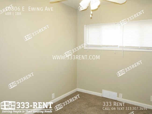 Foto del edificio - 10806 Ewing Ave