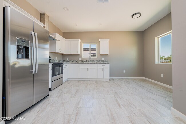 Building Photo - 2507 S Campbell Ave