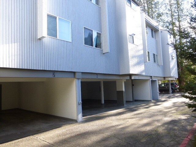 Back covered parking garage. - 19049 108th Ave SE