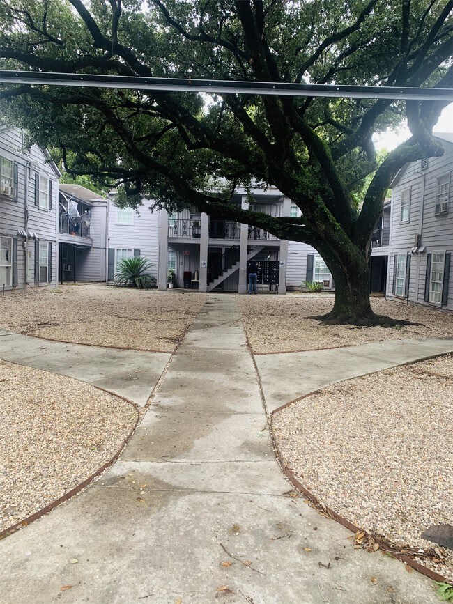 Building Photo - 6225 Tierwester St