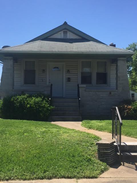 Building Photo - Spacious 2 bed 1 bath just north of Holly Hills and Carondelet Park, carport and large side yard