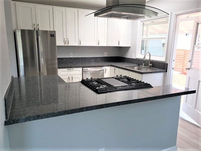 Building Photo - BERKELEY DRIVE DUPLEX