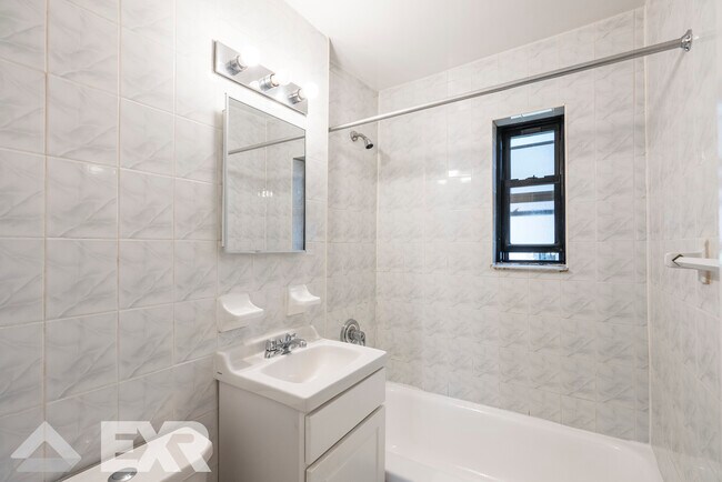 Building Photo - 20-52-52 20th St