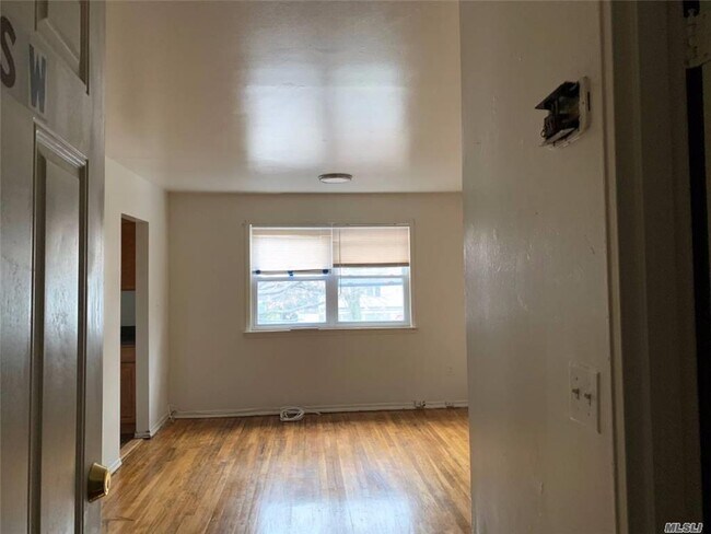 Building Photo - 72 Nassau Blvd