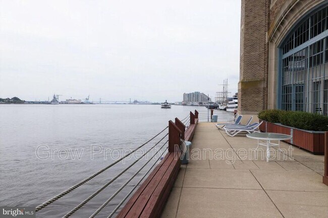 Foto del edificio - 3 N Christopher Columbus Blvd