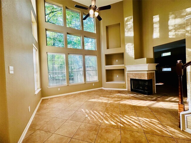 Building Photo - 3 W Greenhill Terrace Pl