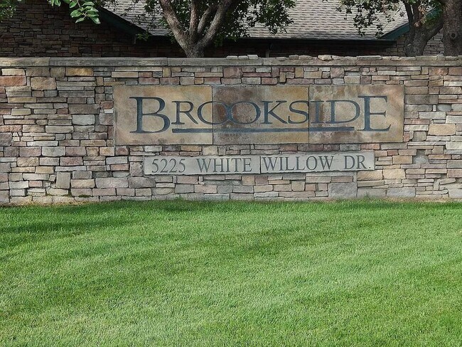 Building Photo - 5225 White Willow Dr