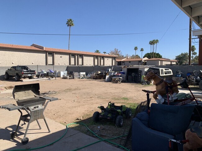 Building Photo - 454 W 9th St