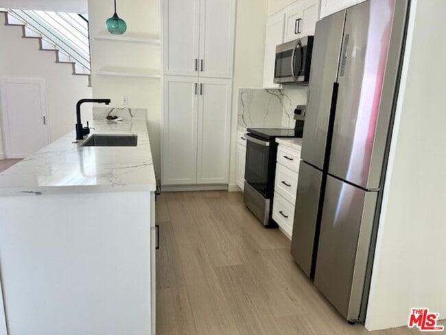 Foto del edificio - 9946 Farragut Dr