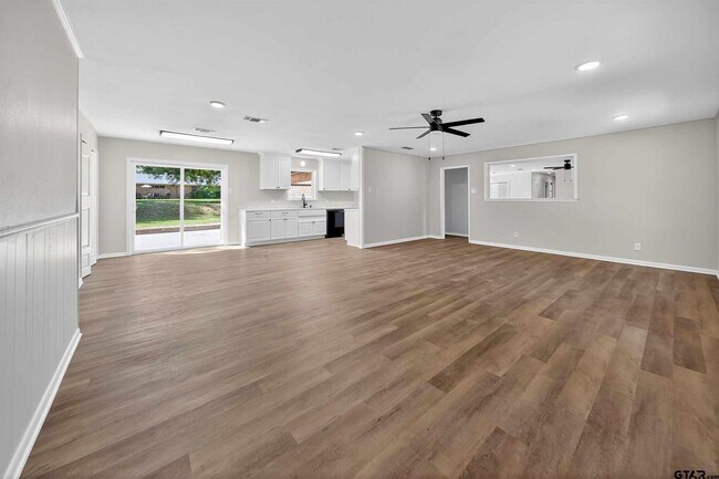 Foto del edificio - 1023 Columbia Ave