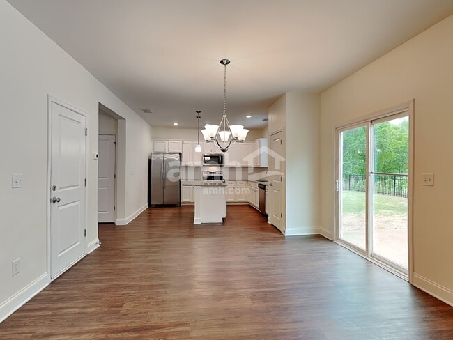 Foto del edificio - 436 Tributary Ln