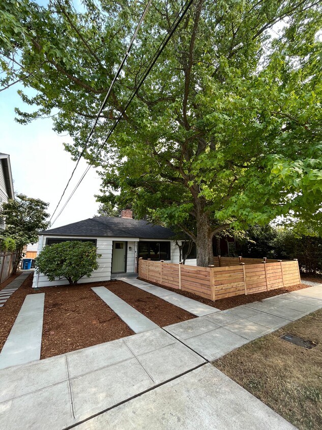 Primary Photo - 2646 34th Ave W