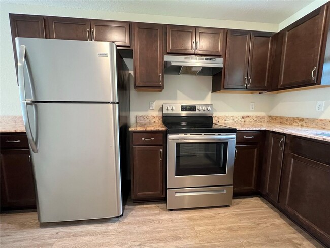 Foto del edificio - 9407 N Travis Dr