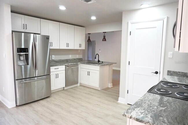 Building Photo - 7811 Bay Cedar Dr