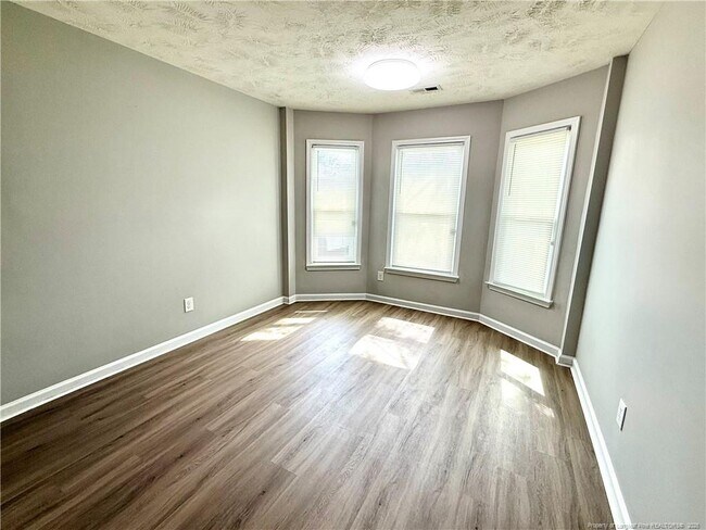 Building Photo - 1615 Winnabow Dr