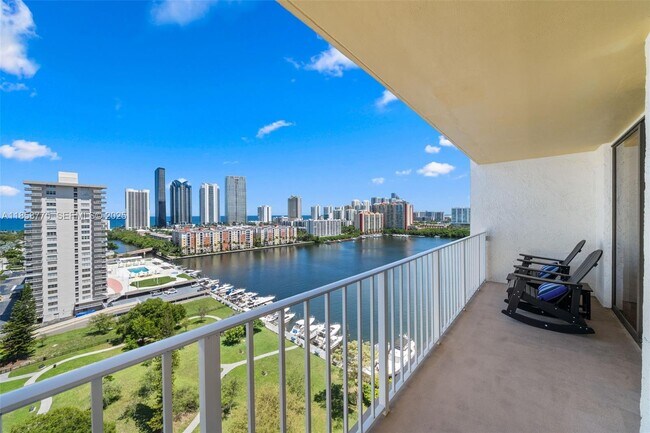 Foto del edificio - 290 174th St St