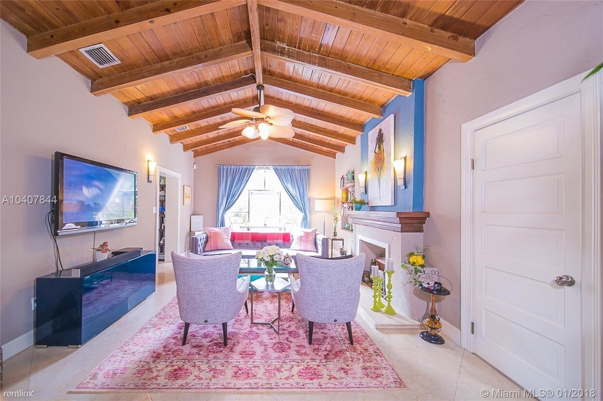 Foto principal - 763 NE 75th St