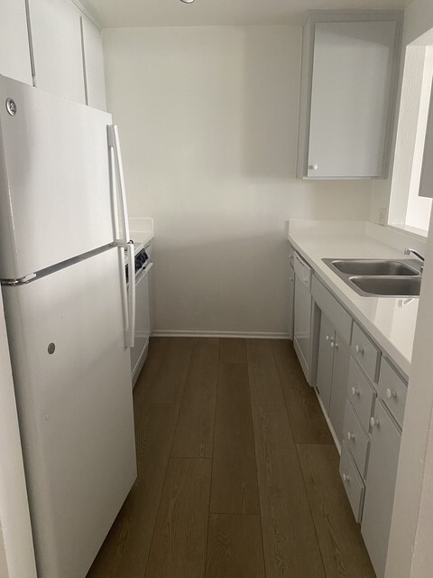 Foto del edificio - 1400 Kelton Ave