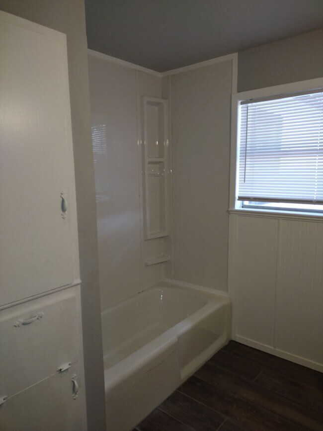 Building Photo - 103 Mary Beth Ln
