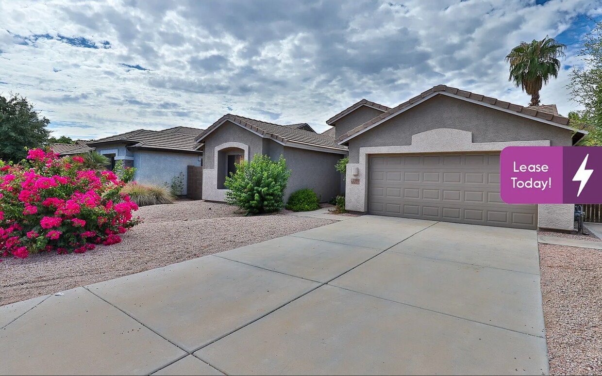 Foto principal - Beautiful 4-Bedroom Chandler Home with Pri...