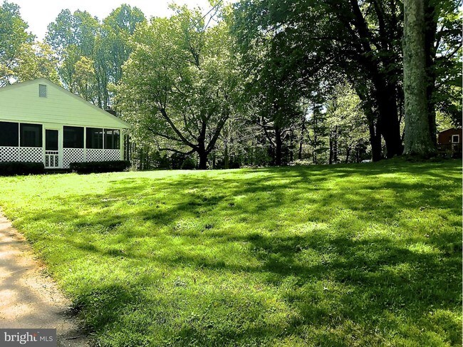 Foto del edificio - 6051 Dumfries Rd