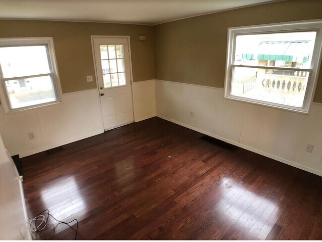 Building Photo - 3529 Outlook Dr