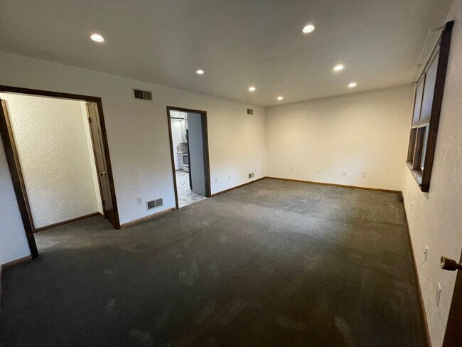 Foto del edificio - Nicely Renovated 2 Bedroom/2  Bath in Bon Air!