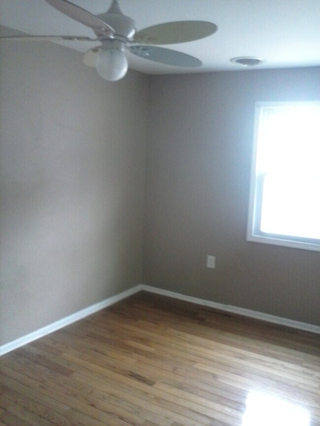 Building Photo - nice 3 bedroom