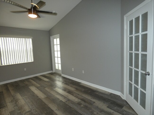Foto del edificio - 2811 N Oakland Forest Dr