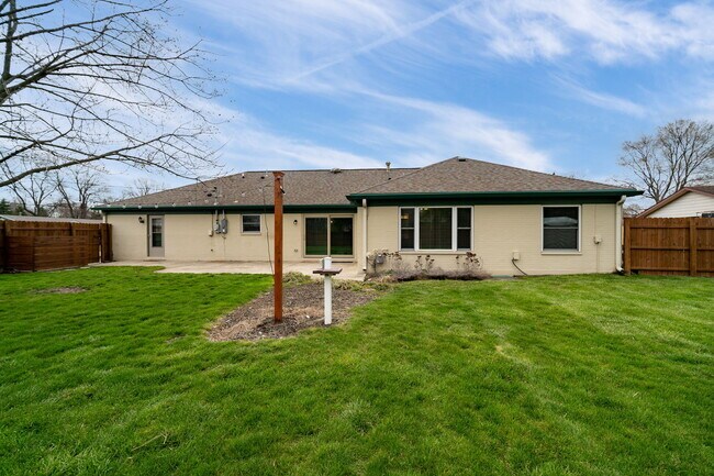 Building Photo - 5211 Oakbrooke Dr
