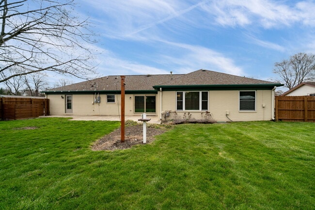 Foto del edificio - 5211 Oakbrooke Dr