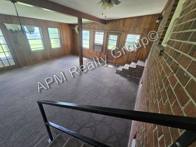 Building Photo - Spacious three bedroom West Columbia home
