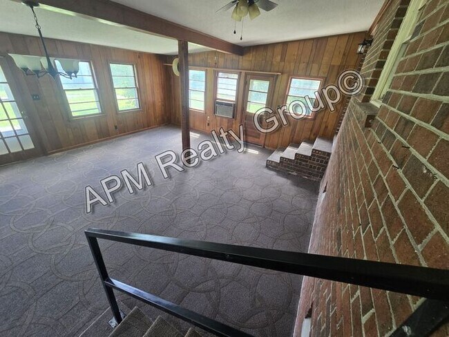 Foto del edificio - Spacious three bedroom West Columbia home
