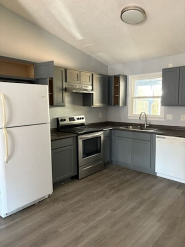 Foto del edificio - Affordable 2 Bedroom Duplex Off of Gum Bra...