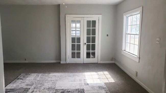 Building Photo - Super cute Cottage