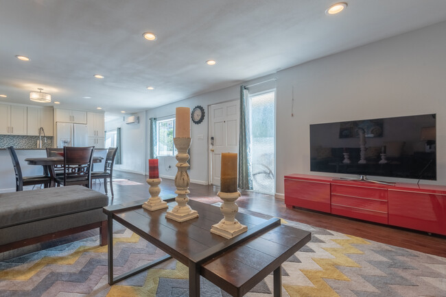 living room - 3615 Sunswept Dr