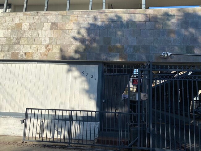 Foto del edificio - 6717 Leland Way