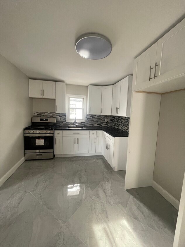 kitchen - 1425 Point Breeze Pl
