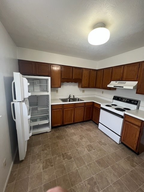 Building Photo - 546 S Charity St