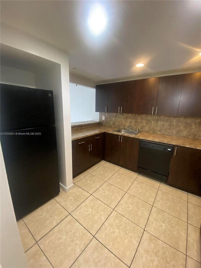 Foto del edificio - 6930 Miami Gardens Dr