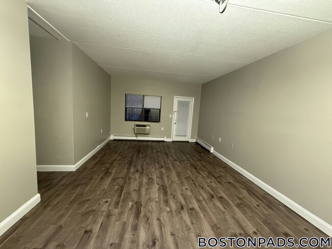 Building Photo - 757 Highland Ave