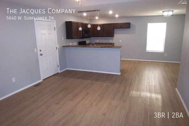 Building Photo - 5640 W Sunflower Dr