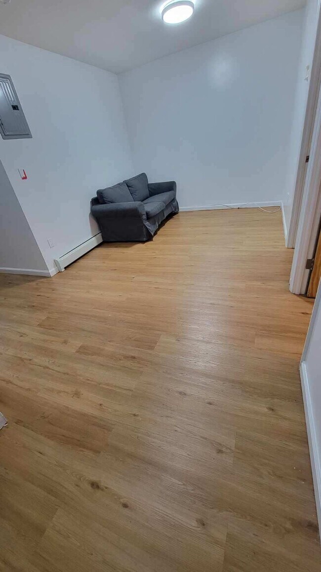 Foto del edificio - 2412 E 14th St