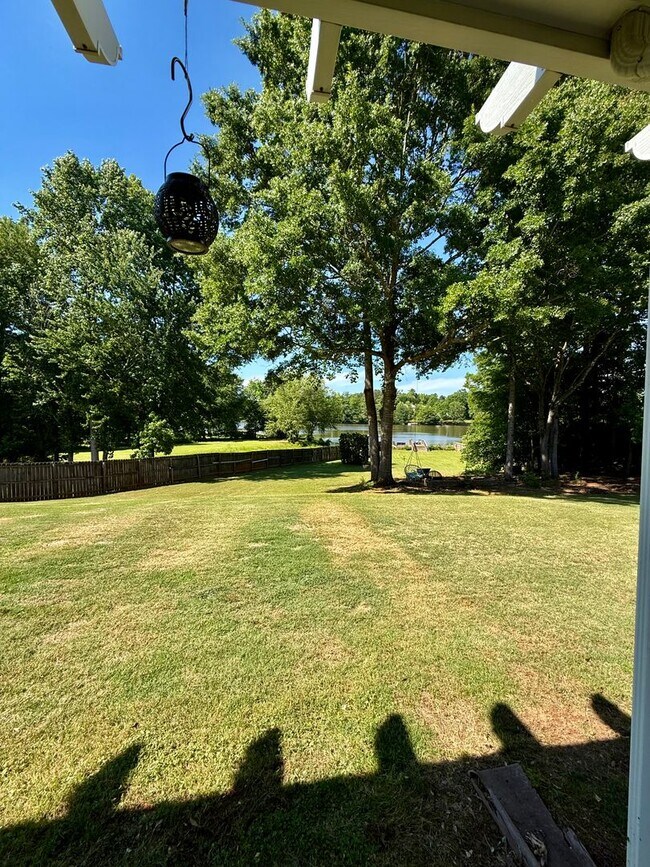 Building Photo - 3 Bedrooms 2 baths in McDonough