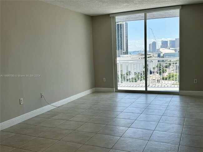Foto del edificio - 275 NE 18th St